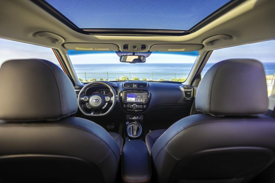 Интерьер Kia Soul Turbo (PS) 2016 года  (NA) (фото 12 из 35)